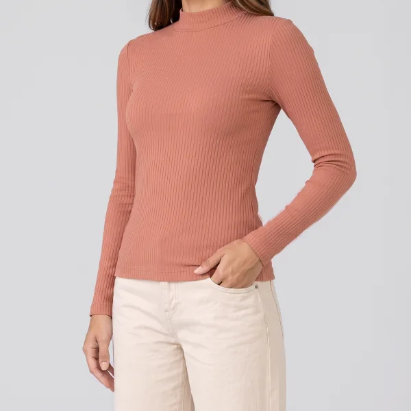 Blusa Canelada Gola Alta, cor Telha, caimento de perto