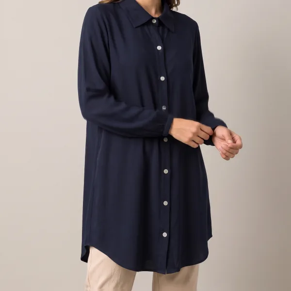 Chemise Viscolinho Manga Longa, cor Azul-marinho, caimento de perto