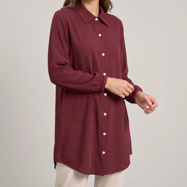 Chemise Viscolinho Manga Longa, cor Vinho, caimento de perto